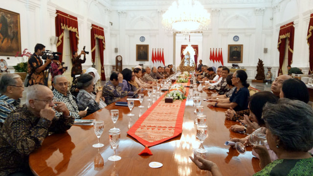 Jokowi Undang Sejumlah Tokoh ke Istana: Erry Riyana hingga Mahfud MD (53340)