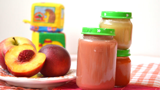 Ilustrasi buah peach jadi makanan bayi Foto: Shutterstock
