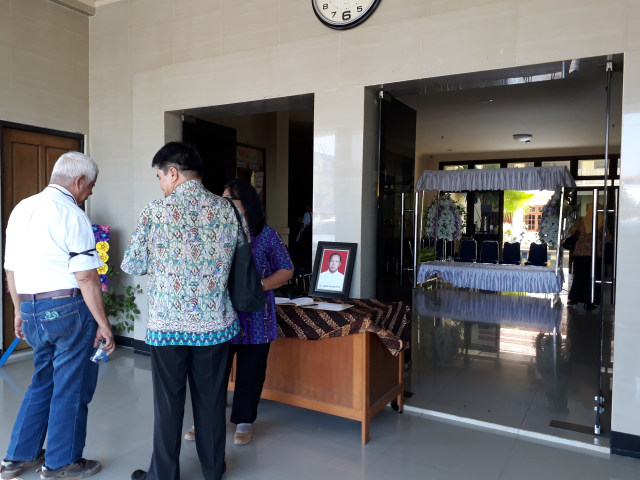 Suasana duka di Kantor Dinas Kesehatan Papua. (BumiPapua.com/Liza)