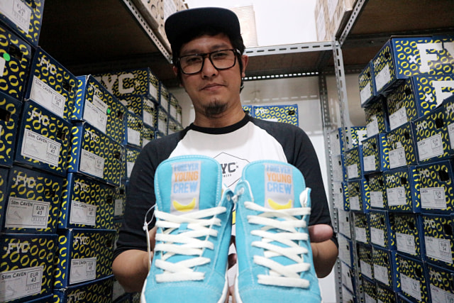 Sneaker Lokal: Terus Mekar Meski Digempur Sepatu Luar (157734)