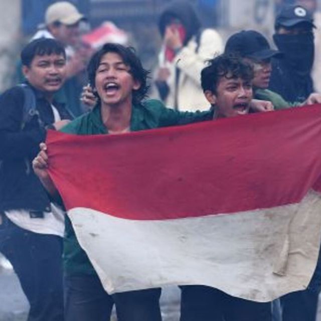 Sejumlah mahasiswa terlibat kericuhan saat berunjuk rasa di depan kompleks Parlemen di Jakarta, Selasa (24/9/2019). Dok: ANTARA FOTO/Aditya Pradana Putra