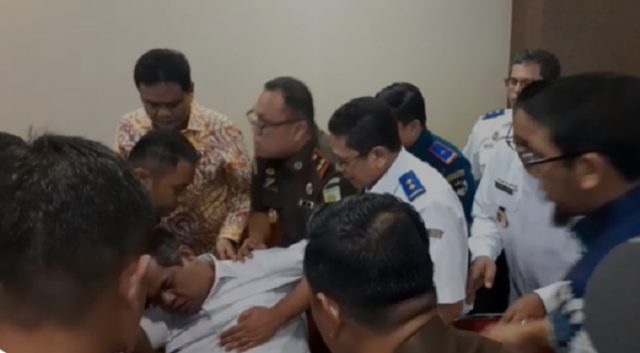 Kepala Balai Pemantapan Kawasan Hutan (BPKH) Wilayah VII Makassar mendapatkan pertolongan saat mengalami serangan jantung di rapat monitoring dan evaluasi Pengadaan tanah Jalur Kereta Api Makassar-Parepare Kamis (26/9).