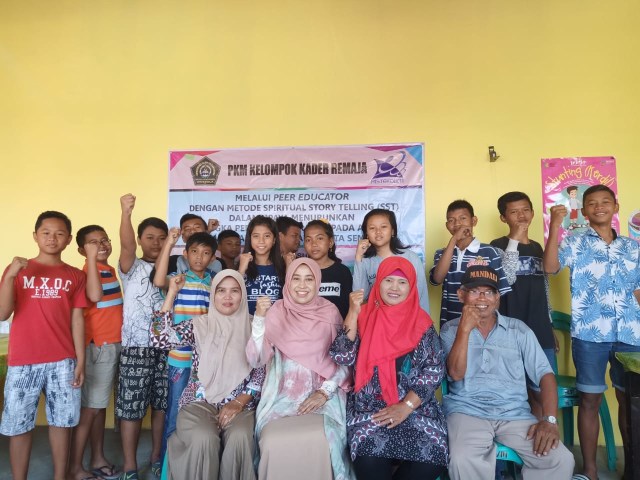 Gambar : Tim PKM Unissula dalam program penyuluhanya di Kelurahan Bandarharjo Kota Semarang.