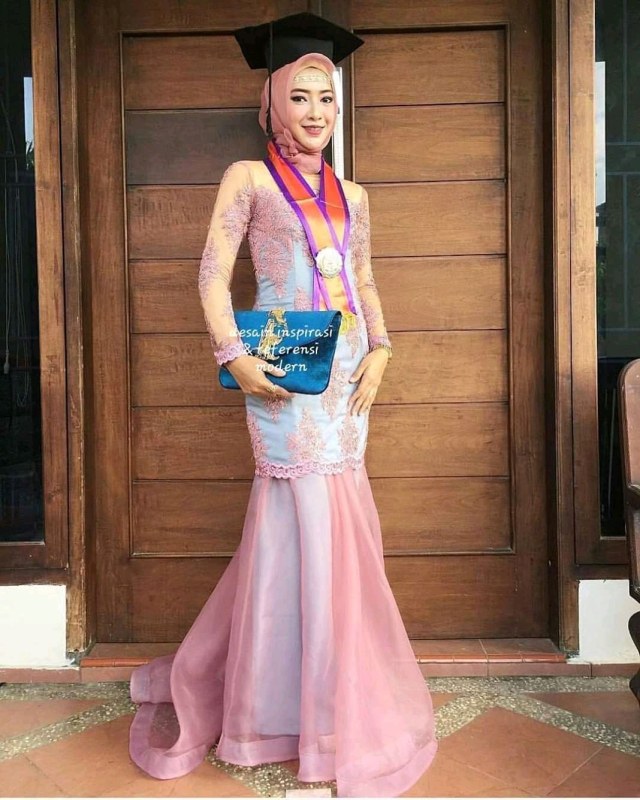 Referensi model kebaya modern untuk wisuda | kumparan.com