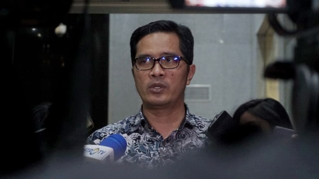 Juru bicara Komisi Pemberantasan Korupsi (KPK) Febri Diansyah memberikan keterangan pers di Gedung KPK, Jakarta, Jumat (27/9/2019). Foto: Fitra Andrianto/kumparan