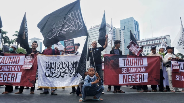 Massa Aksi Mujahid 212 berunjuk rasa di depan patung kuda, Jalan Merdeka Barat, Jakarta Pusat. Sabtu (28/9/2019). Foto: Irfan Saputra/kumparan