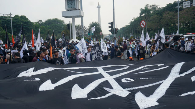 Massa Aksi Mujahid 212 berunjuk rasa di depan patung kuda, Jalan Merdeka Barat, Jakarta Pusat. Sabtu (28/9/2019). Foto: Irfan Saputra/kumparan