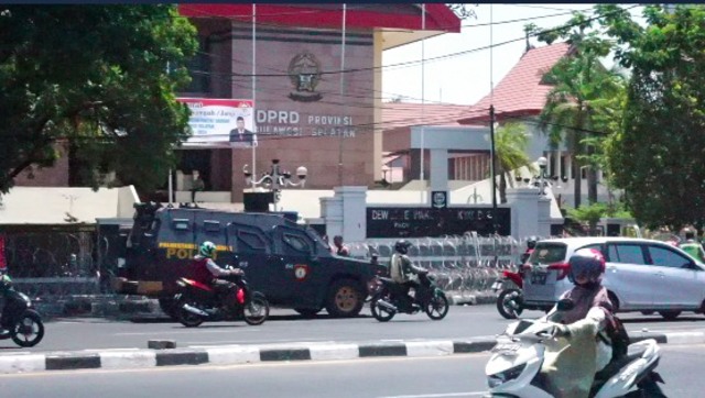 Kendaraan taktis Barracuda yang menabrak mahasiswa di Makassar. Foto: Dok. Istimewa