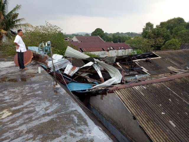 Puluhan Rumah di Sintai, Batam, Diterjang Puting Beliung