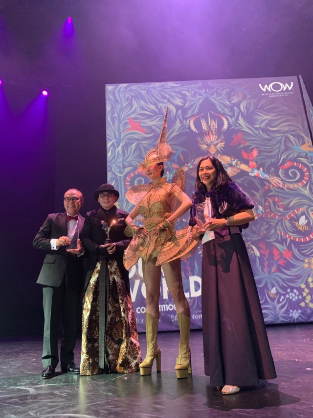 Karya Rinaldy Yunardi 'The Lady Warrior' yang jadi pemenang di kompetisi World of Wearable Arts 2019, Wellington, Selandia Baru. Foto: dok. Istimewa