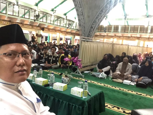 KH M. Cholil Nafis yang juga pengurus MUI, salah seorang pembicara di pengajian Ramadhan PT Pelni. Foto: KH M. Cholil Nafis
