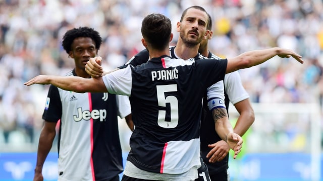 Para pemain Juventus merayakan gol. Foto: REUTERS/Massimo Pinca