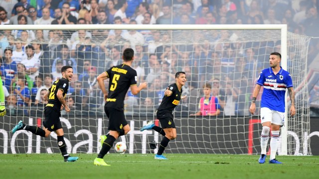 Pemain Inter Milan, Alexis Sanchez, merayakan gol ke gawang Sampdoria. Foto: REUTERS/Daniele Mascolo