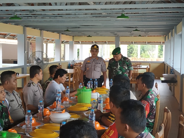 Perkuat Sinergitas, TNI-Polri Jalin Silaturahmi Makan Pagi Bersama
