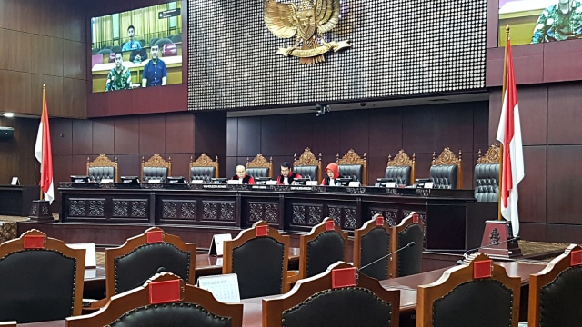 MK Gelar Sidang Perdana Permohonan UU KPK oleh Mahasiswa