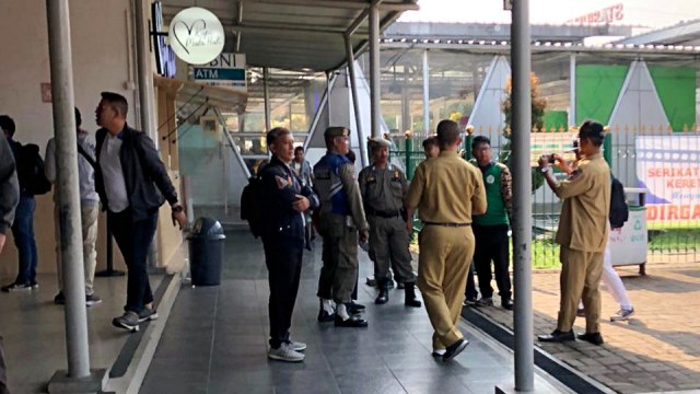 Sweeping siswa SMA dan STM di stasiun Bogor, Senin (30/9/2019). Foto: Dok. Chairunnisa