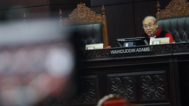 Hakim Mahkamah Konstitusi (MK), Wahiduddin Adams saat sidang perdana pengujian UU Komisi Pemberantasan Korupsi (KPK) di Mahkamah Konstituai, Jakarta, Senin (30/9). Foto: Fanny Kusumawardhani/kumparan