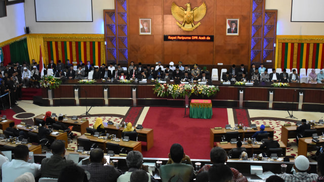 Suasana pelantikan anggota DPR Aceh periode 2019-2014. Foto: Adi Warsidi/acehkini