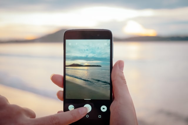 com-Tips memotret dengan kamera smartphone Foto: Shutterstock