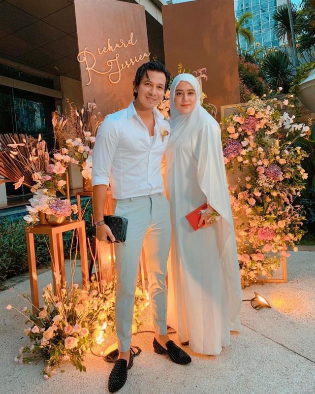 Pasangan selebriti Sonny Septian dan Fairuz A Rafiq Foto: Instagram: @fairuzarafiq.