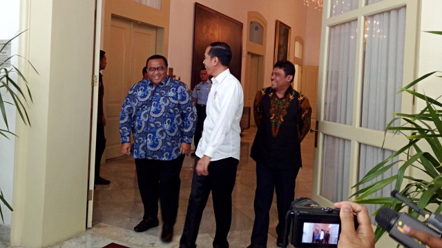 Presiden Jokowi, Andi Gani (kiri), dan Said Iqbal (kanan) saat di Istana Bogor, Jawa Barat. Foto: Kevin S. Kurnianto/kumparan