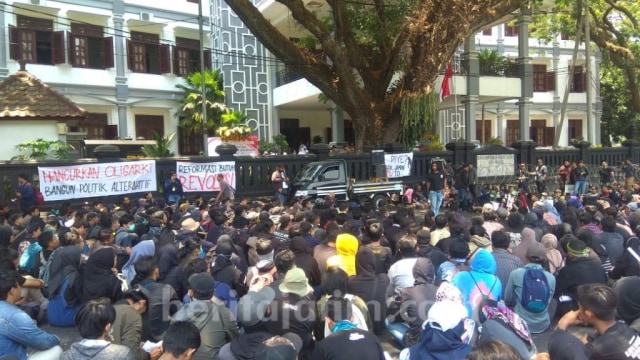 Front Rakyat Demo Lawan Oligarki Tolak RUU Kontroversial