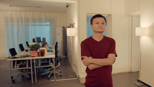 Jack Ma di dalam unit apartemen tempat lahirnya Alibaba. Foto: Alizila.