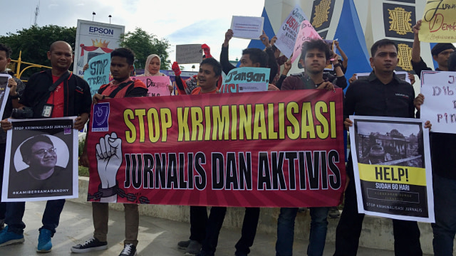 Jurnalis Aceh Unjuk Rasa Minta Bebaskan Status Tersangka Dandhy
