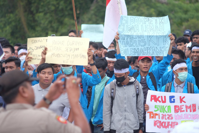 Mahasiswa Kembali Demo di DPRD Kepri, Tolak Sejumlah RUU