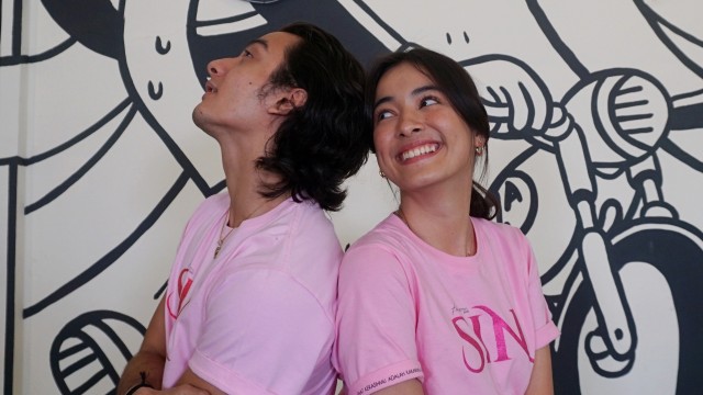 Pemeran Film SIN, Mawar Eva de Jongh dan Bryan Domani saat berkunjung ke kantor kumparan, Jakarta Selatan, Selasa (1/10/2019). Foto: Melly Meiliani/kumparan