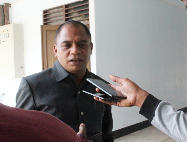 Charly Maipauw Ketua DPRD Kaimana sementara, foto: Arfat