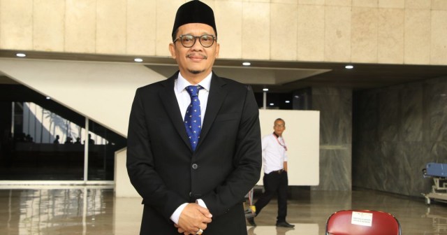 Dilantik Lagi Jadi Dewan Hasan Aminuddin Minta Doa Warga Probolinggo Kumparan Com [ 336 x 640 Pixel ]