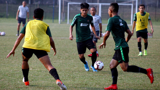 Sejumlah pemain timnas U-23 Indonesia melakukan sesi latihan di Stadion Pajajaran, Bogor, Jawa Barat, Rabu (2/10/2019). Foto: ANTARA FOTO/Yulius Satria Wijaya