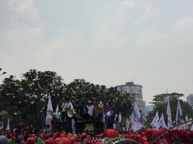 Giliran Buruh yang Berdemo (106247)