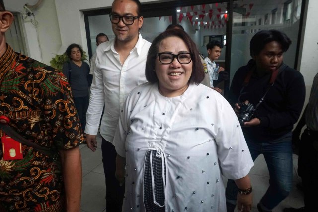 Nunung dan suaminya tiba di Pengadilan Negeri, Jakarta Selatan, Rabu (2/10/2019). Foto: Irfan Adi/kumparan