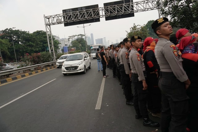 Giliran Buruh yang Berdemo (106244)