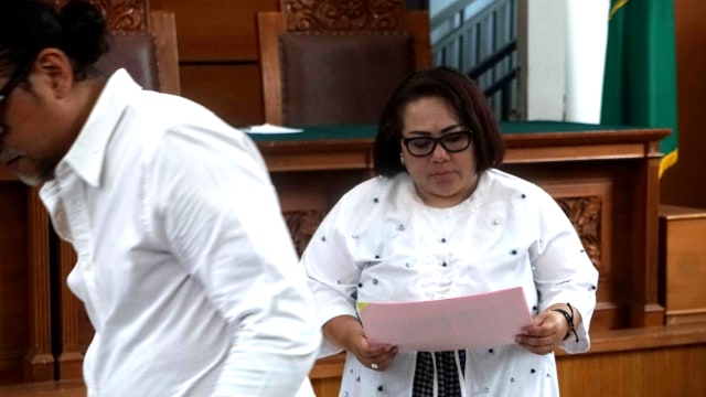 Sidang perdana Nunung dan Iyan Sambiran