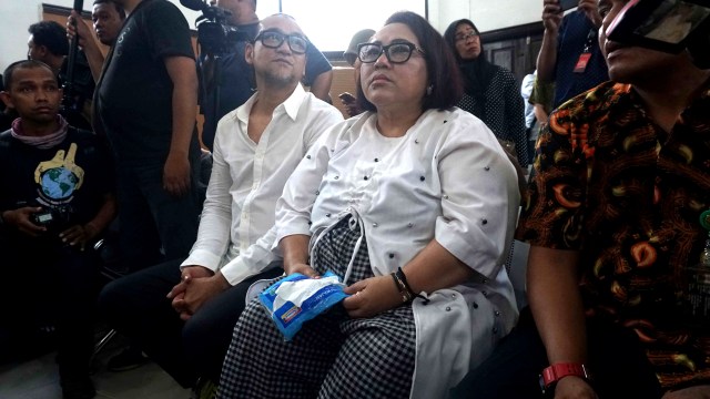 Sidang perdana Nunung dan Iyan Sambiran