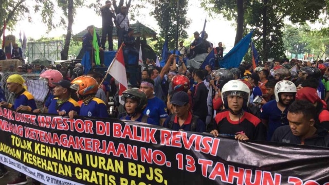 Giliran Buruh yang Berdemo (106248)