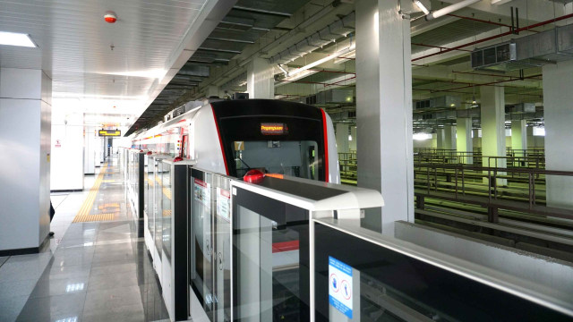 Suasana LRT Pegangsaan Dua, Jakarta Utara. Foto: Nugroho Sejati/kumparan