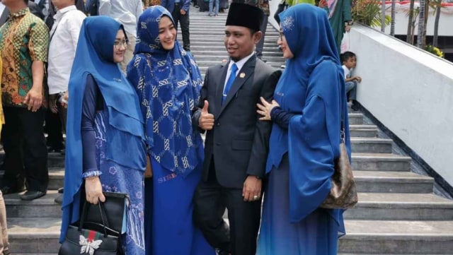 Momen kebersamaan anggota DPR dari NasDem Lora Fadil bersama ketiga istrinya. (Foto: Dok. Lora Fadil)