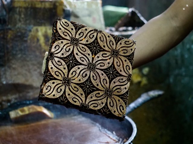 Ilustrasi batik | Photo by Agto Nugroho on Unsplash