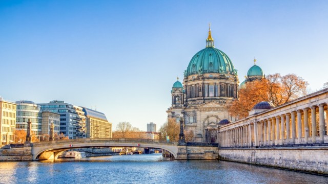 Berlin Cathedral dan Museum Island di Spree River, Berlin Foto: Shutter Stock