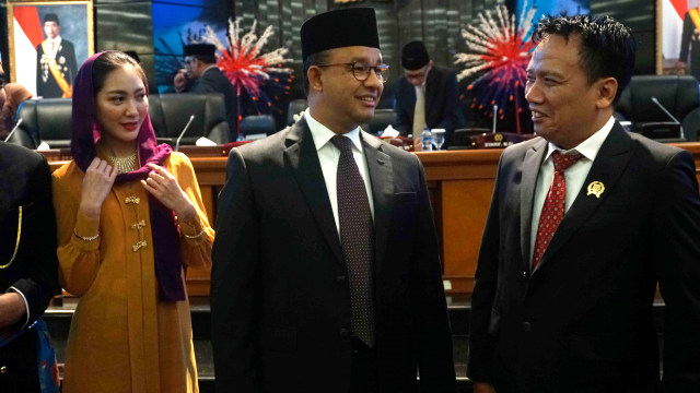 Gubernur DKi Jakarta Anies Baswedan (tengah) saat menghadiri Rapat Paripurna DPRD Provinsi DKI Jakarta, Kamis (3/10/2019). Foto: Irfan Adi Saputra/kumparan