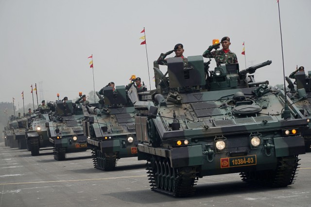 Gladi HUT 74 TNI, alutsista melakukan defile, Lanud Halim