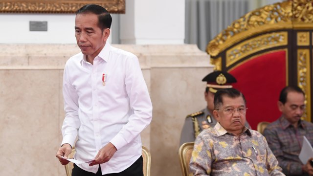 Presiden Joko WIdodo (kiri) didampingi Wakil Presiden Jusuf Kalla memimpin Sidang Kabinet Paripurna di Istana Negara, Jakarta, Kamis (3/10/2019). Foto: ANTARA FOTO/Wahyu Putro A