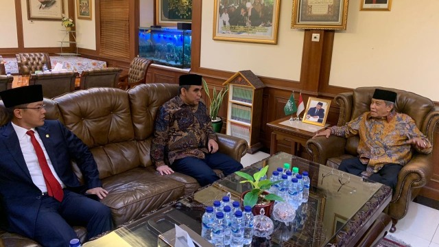 Pimpinan MPR dari Gerindra Ahmad Muzani bertemu Ketua PBNU Said Aqil Siradj, di kantor PBNU, Jakarta Pusar, Kamis (3/10/2019). Foto: Dok. Partai Gerindra