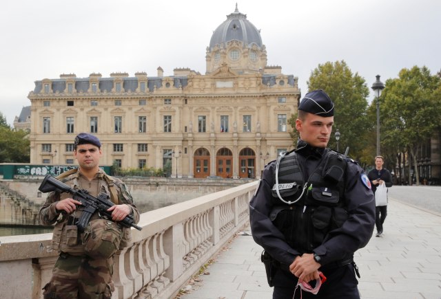 Pelaku Penikaman di Kantor Polisi Paris Tuli dan Pendiam (91438)