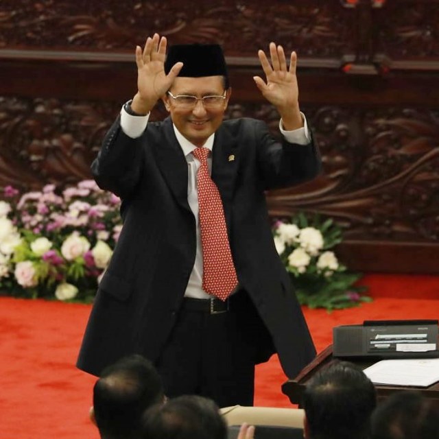 Fadel Muhammad memberikan salam saat Sidang Paripurna MPR di di Gedung Nusantara, Komplek Parlemen, Jakarta. Foto: Fanny Kusumawardhani/kumparan