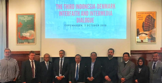 Ket. Dubes RI untuk Denmark, M. Ibnu Said (ketiga dari kiri), bersama pembicara The Third Indonesia – Denmark Interfaith and Intermedia Dialogue di Kopenhagen, 3 Oktober 2019 (Dok. KBRI Kopenhagen)